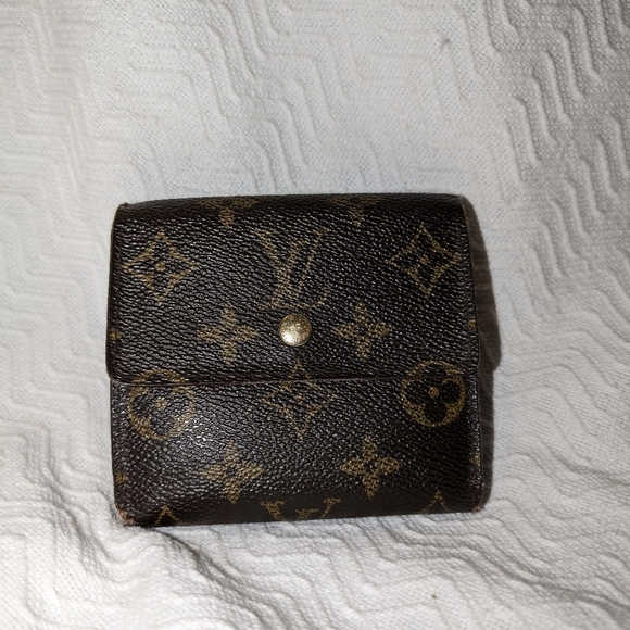 Louis Vuitton Handbags - Small Louis Vuitton Monogram Trifold Wallet